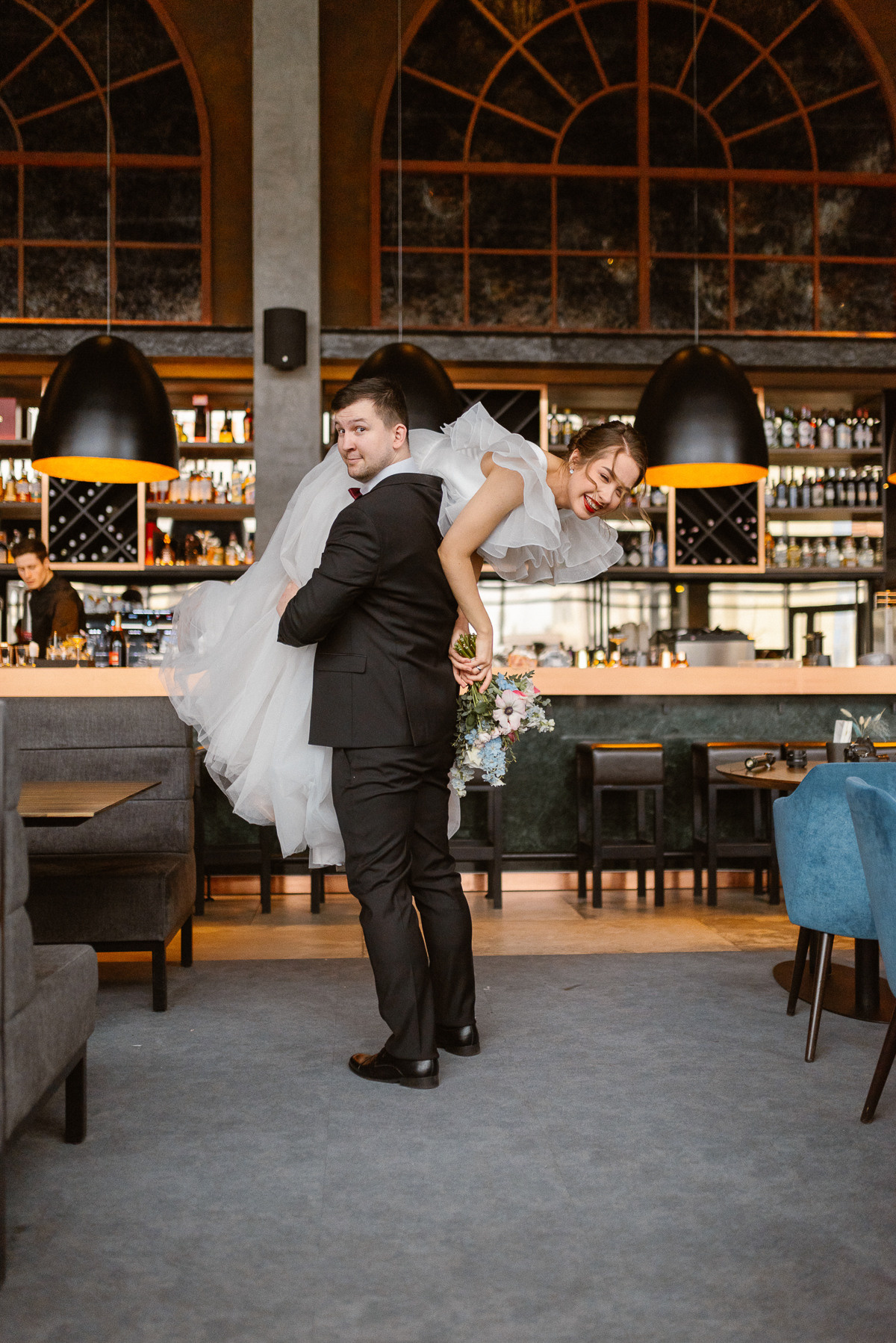 Фотосессия невесты Ирины в свадебном платье Сабина от салона Бонжур. Свадебный салон-ателье Бонжур в Минске Bonjour