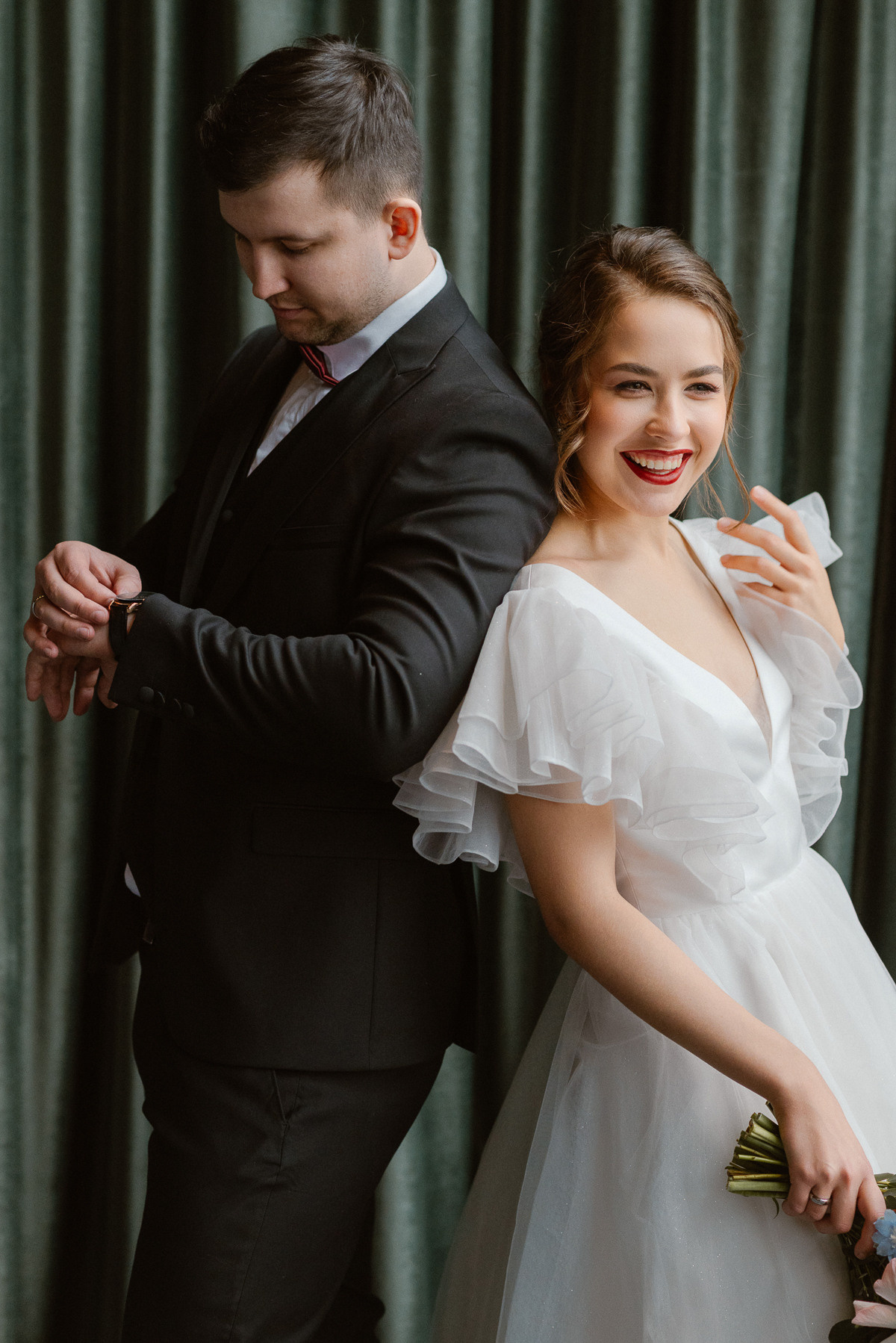 Фотосессия невесты Ирины в свадебном платье Сабина от салона Бонжур. Свадебный салон-ателье Бонжур в Минске Bonjour