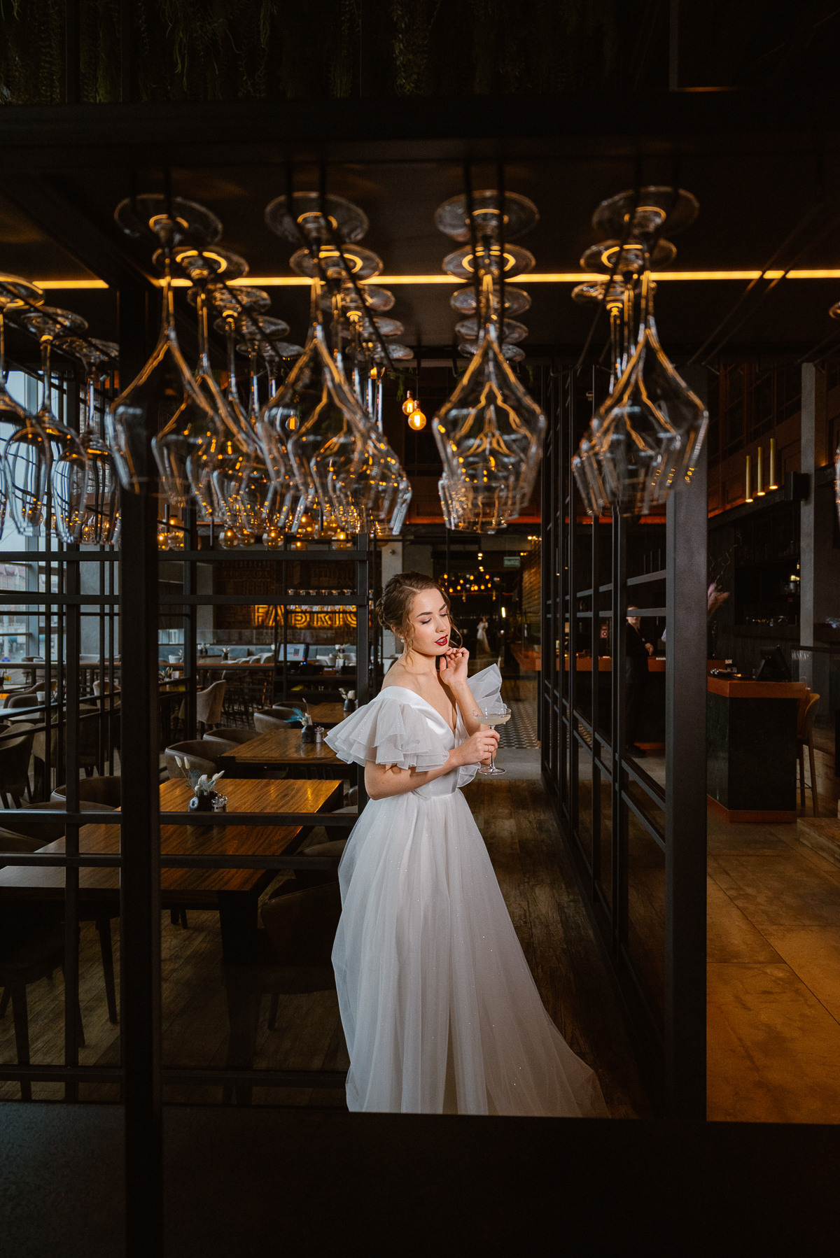 Фотосессия невесты Ирины в свадебном платье Сабина от салона Бонжур. Свадебный салон-ателье Бонжур в Минске Bonjour