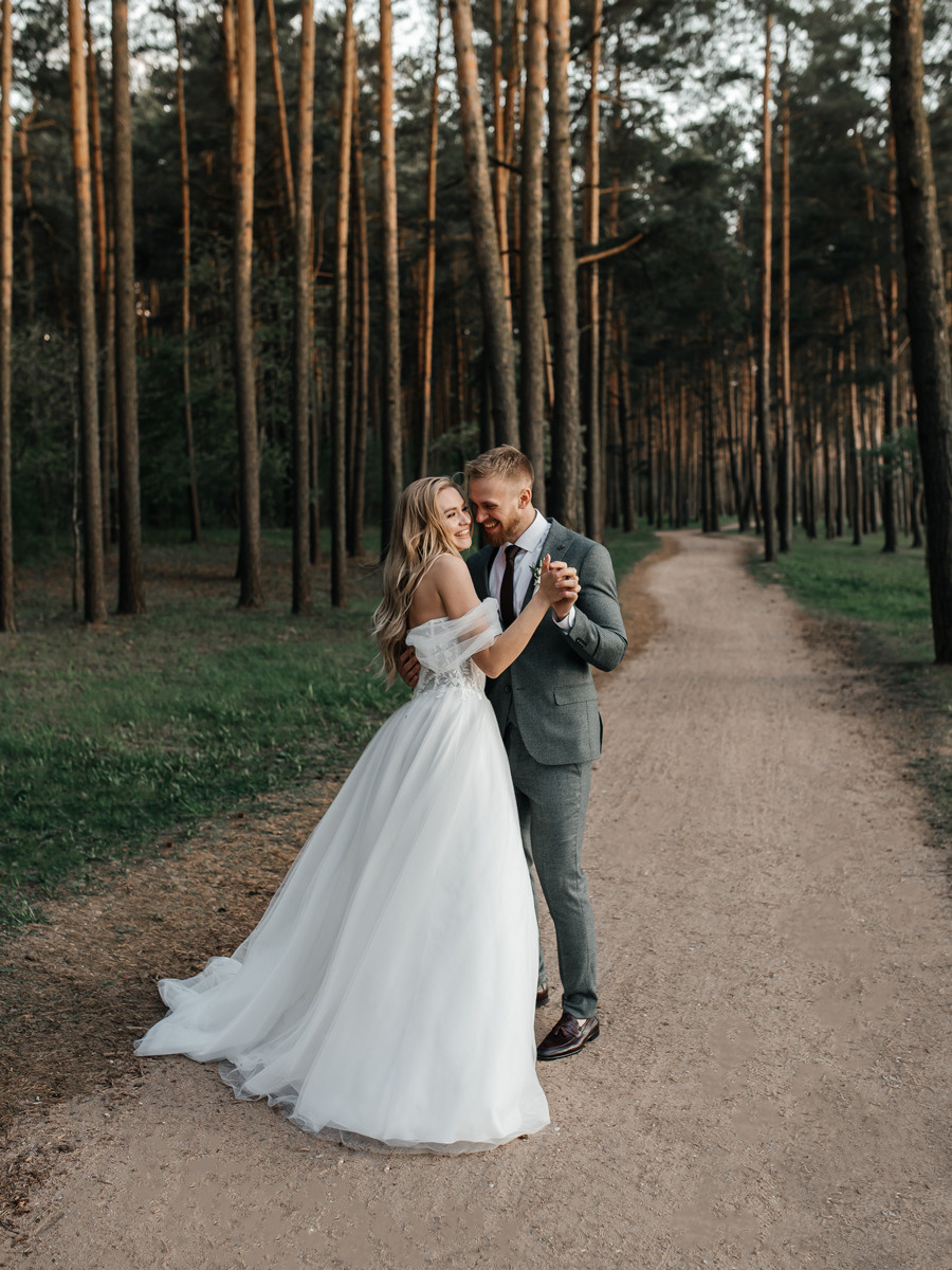Виктория и Артем. Свадебный салон-ателье Бонжур в Минске Bonjour