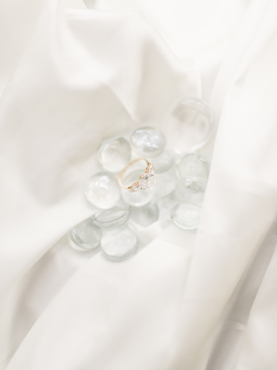 Виктория и Артем. Свадебный салон-ателье Бонжур в Минске Bonjour