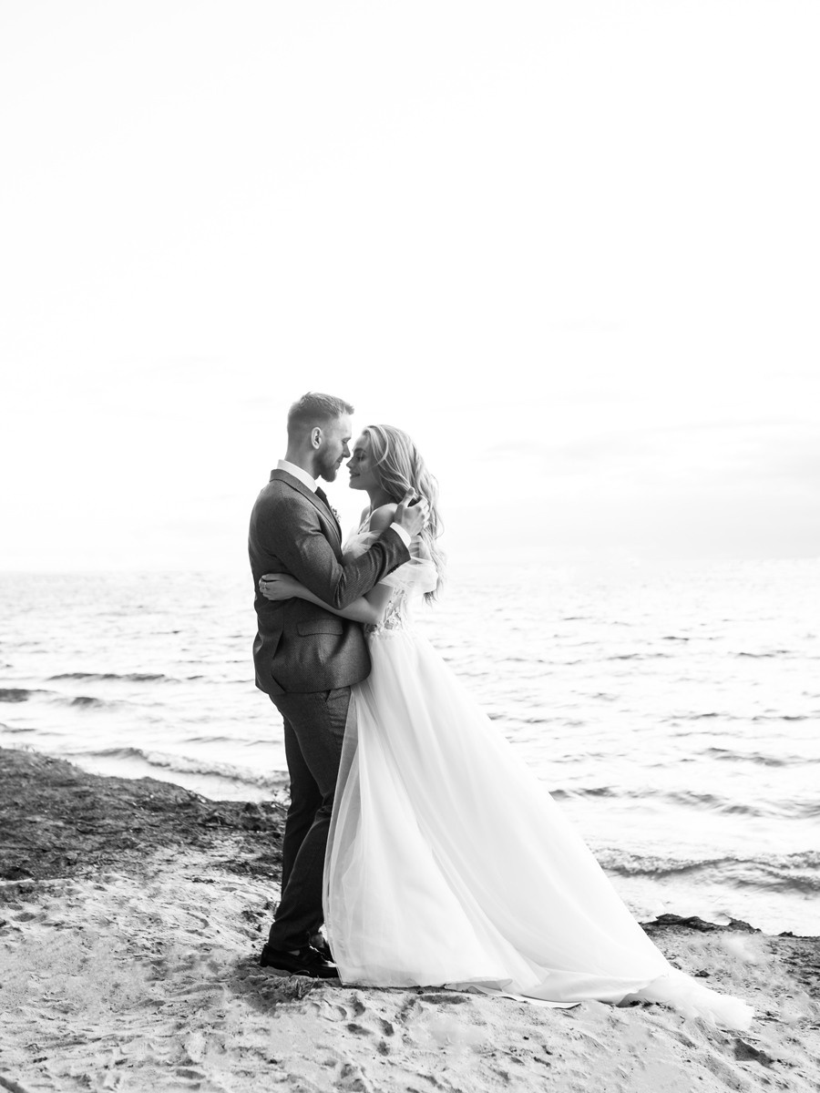 Виктория и Артем. Свадебный салон-ателье Бонжур в Минске Bonjour