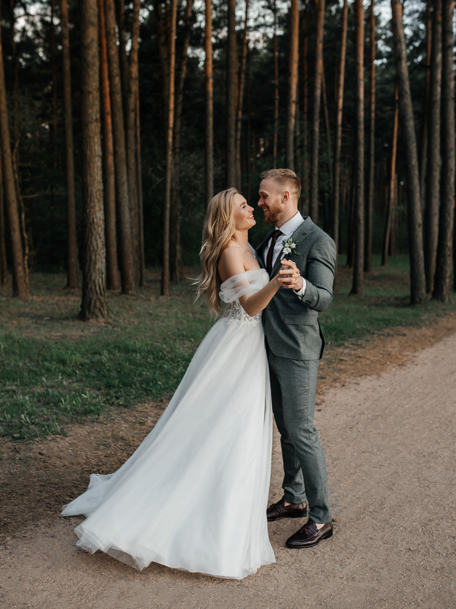 Виктория и Артем. Свадебный салон-ателье Бонжур в Минске Bonjour