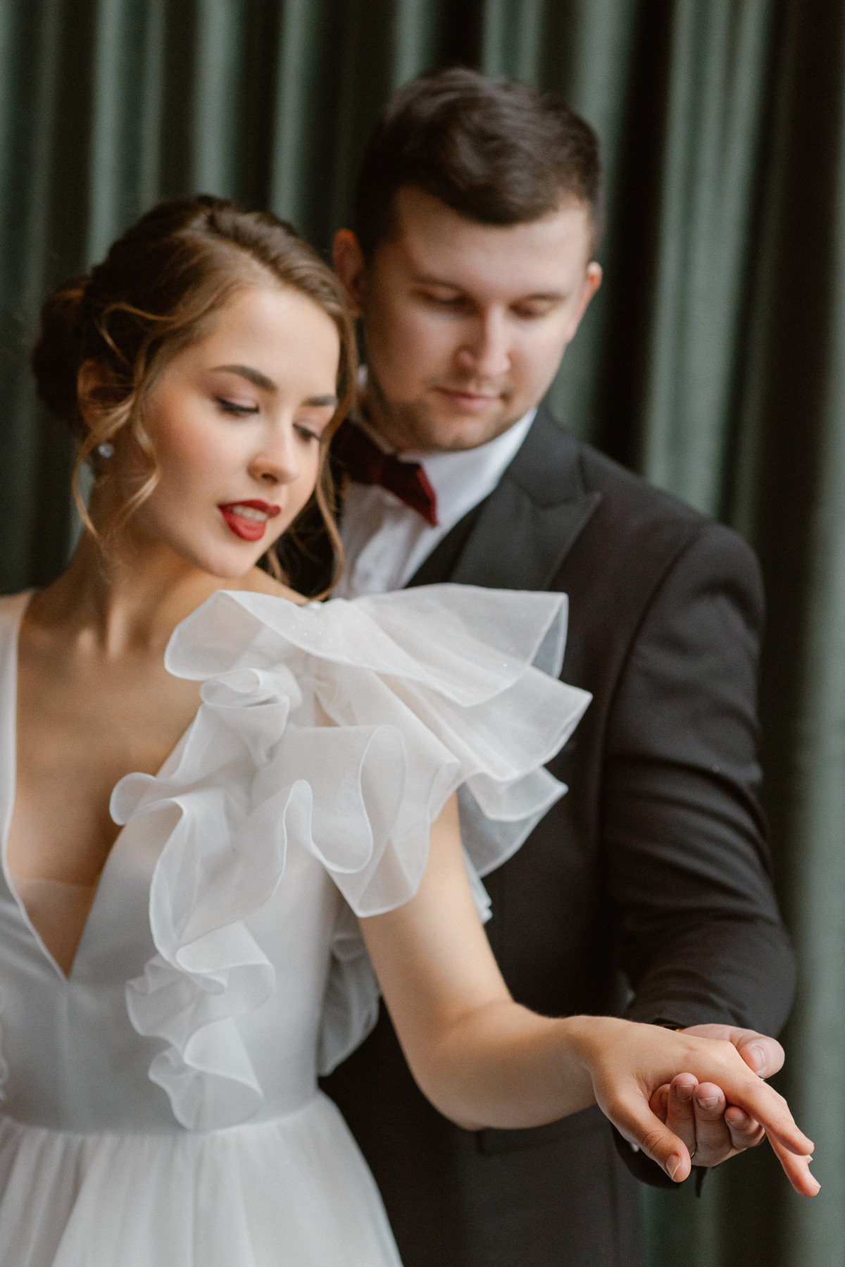 Фотосессия невесты Ирины в свадебном платье Сабина от салона Бонжур. Свадебный салон-ателье Бонжур в Минске Bonjour