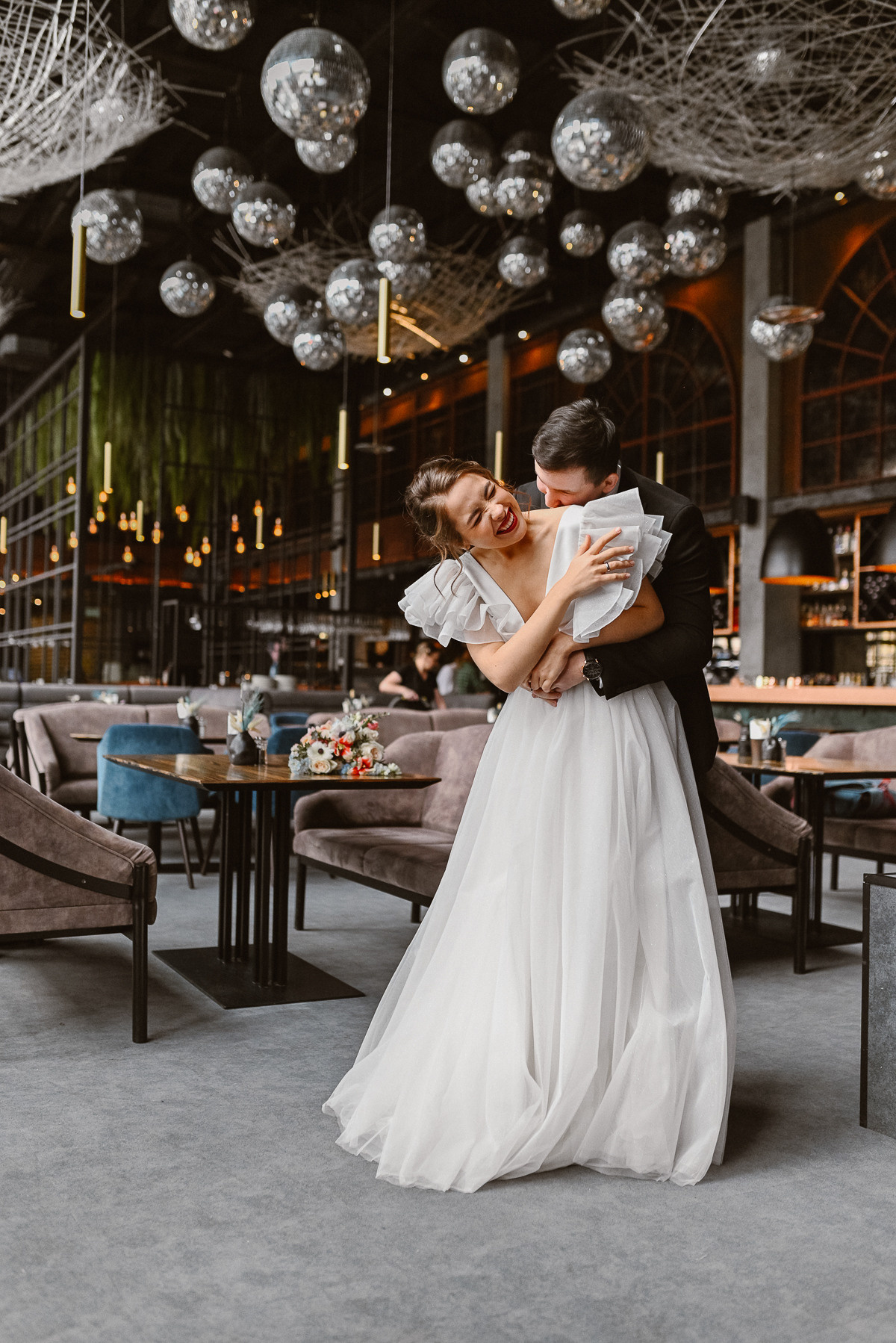 Фотосессия невесты Ирины в свадебном платье Сабина от салона Бонжур. Свадебный салон-ателье Бонжур в Минске Bonjour