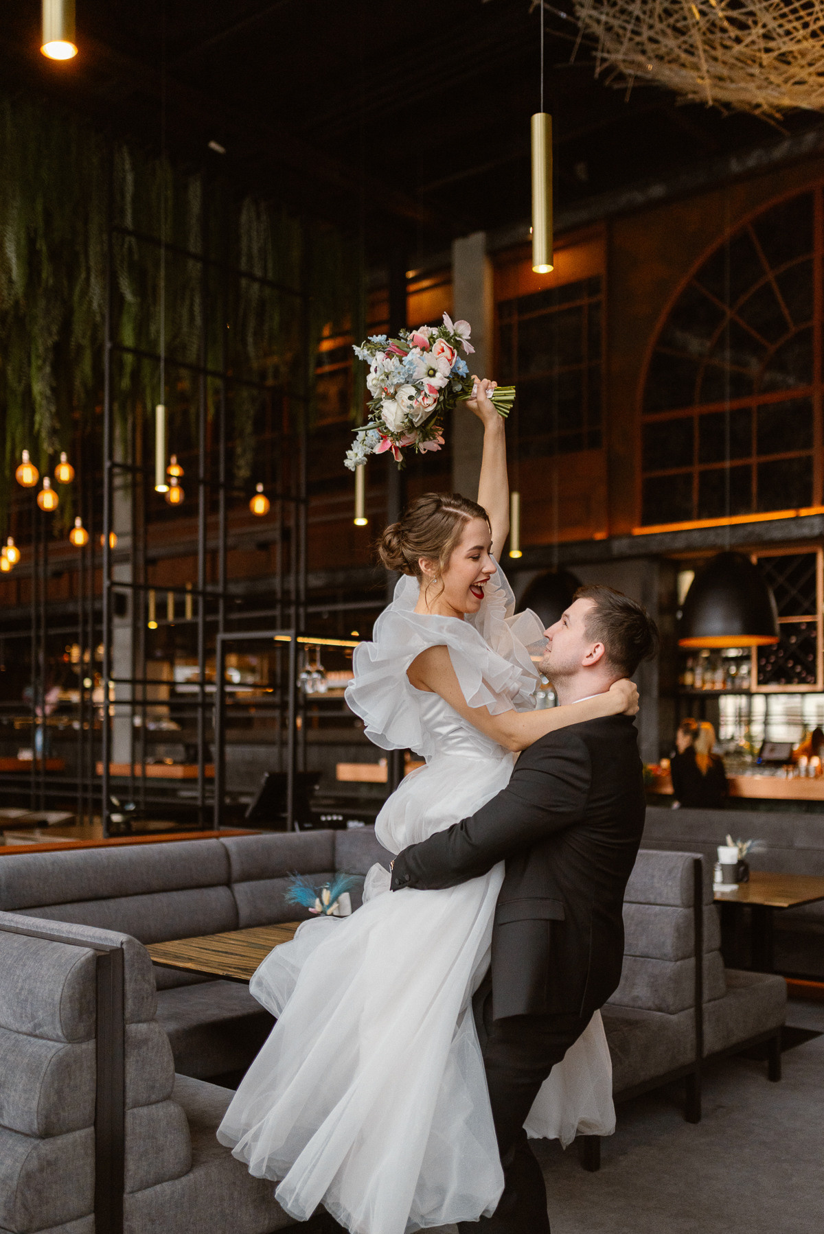 Фотосессия невесты Ирины в свадебном платье Сабина от салона Бонжур. Свадебный салон-ателье Бонжур в Минске Bonjour