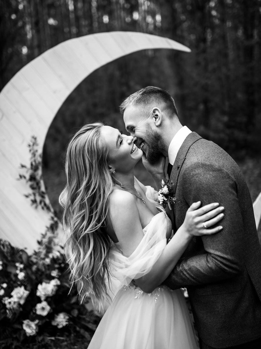 Виктория и Артем. Свадебный салон-ателье Бонжур в Минске Bonjour