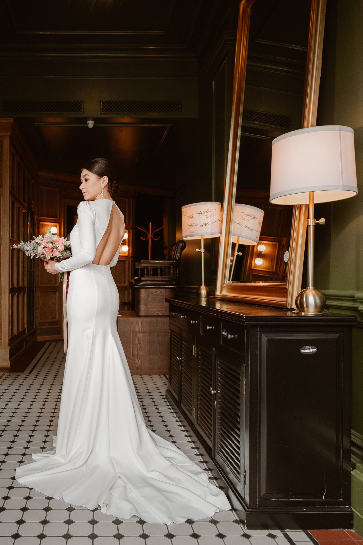 Фотосессия невесты Юли в свадебном платье Элей от салона-ателье Бонжур. Свадебный салон-ателье Бонжур в Минске Bonjour