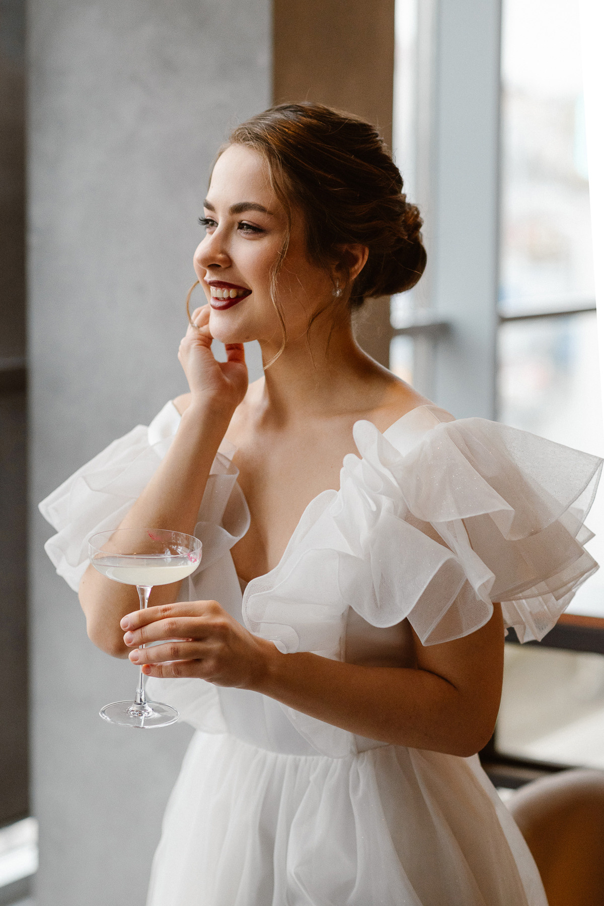 Фотосессия невесты Ирины в свадебном платье Сабина от салона Бонжур. Свадебный салон-ателье Бонжур в Минске Bonjour