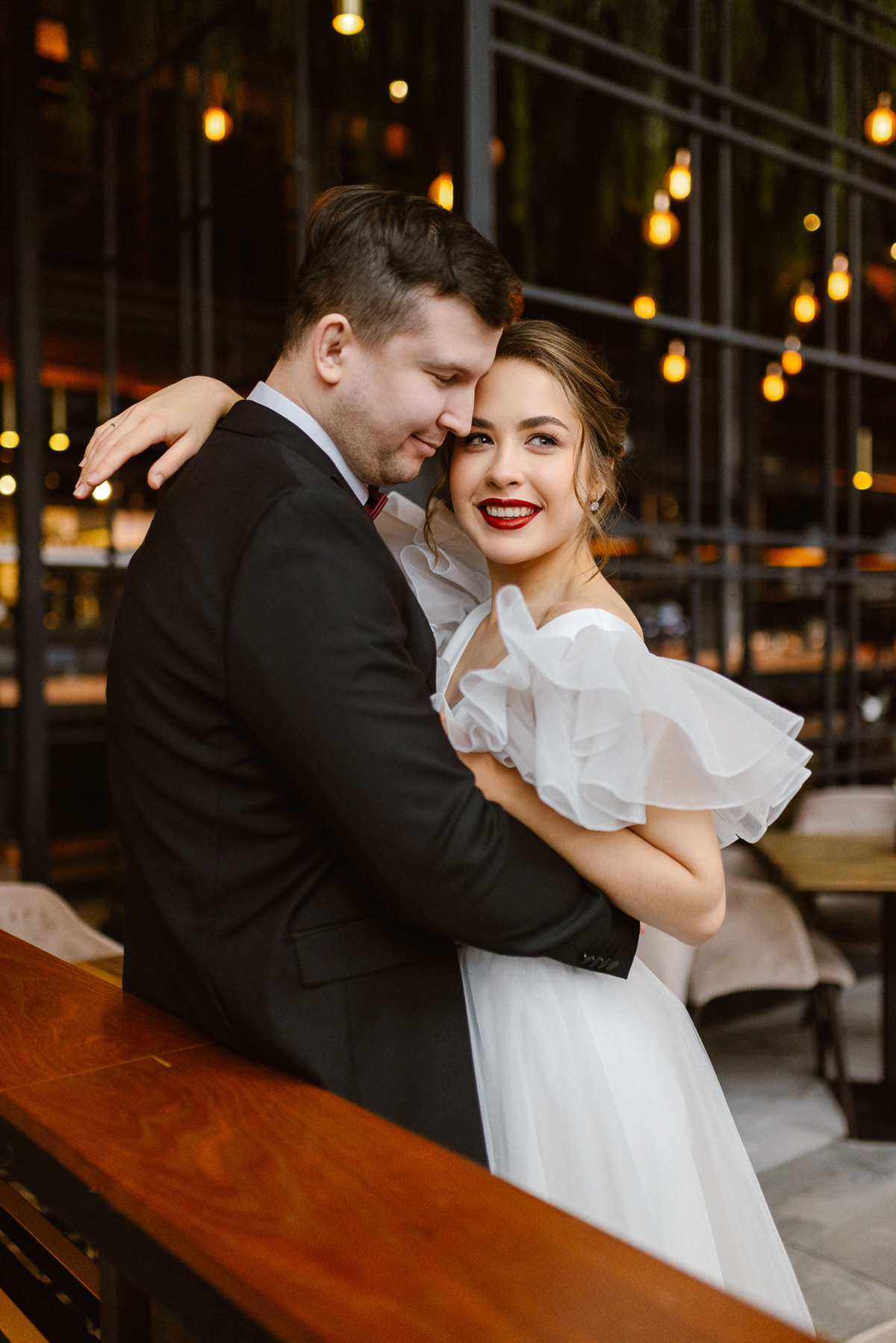 Фотосессия невесты Ирины в свадебном платье Сабина от салона Бонжур. Свадебный салон-ателье Бонжур в Минске Bonjour