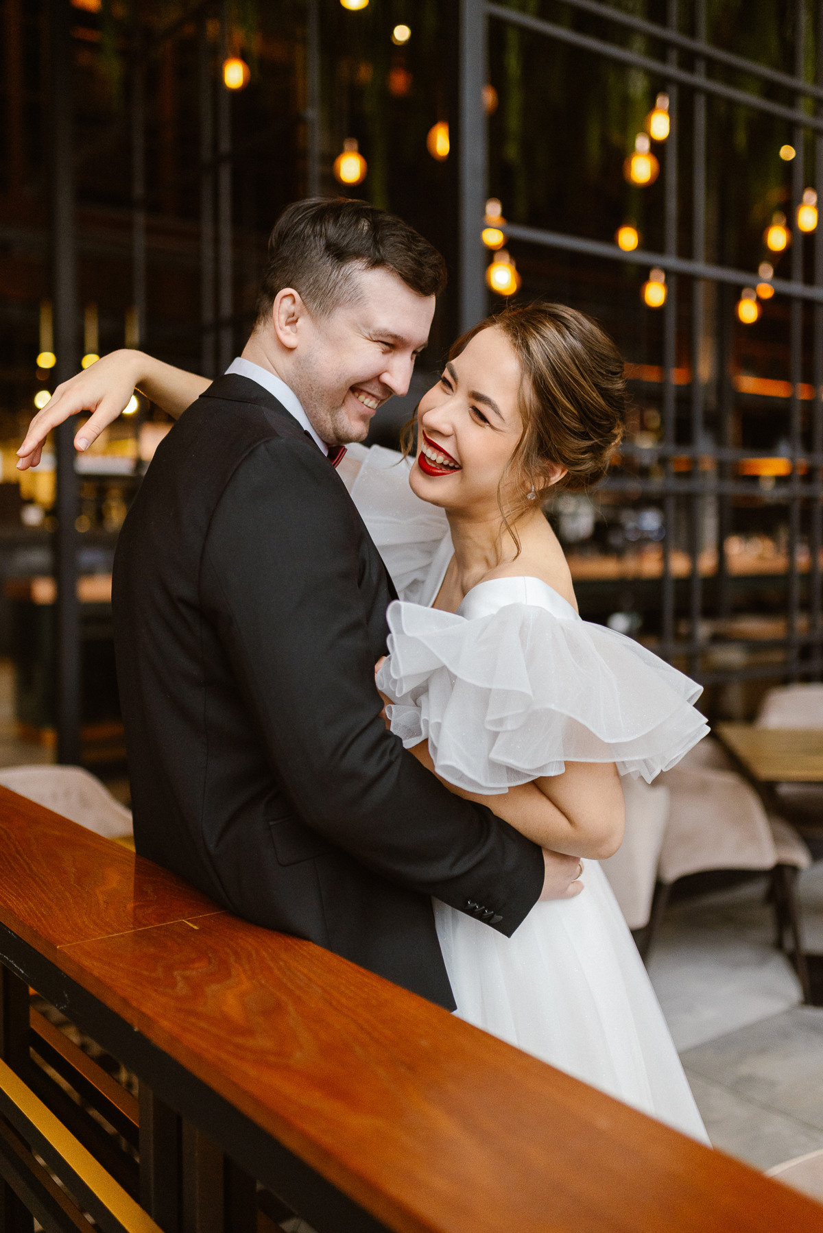 Фотосессия невесты Ирины в свадебном платье Сабина от салона Бонжур. Свадебный салон-ателье Бонжур в Минске Bonjour