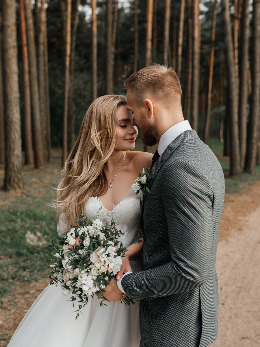 Виктория и Артем. Свадебный салон-ателье Бонжур в Минске Bonjour