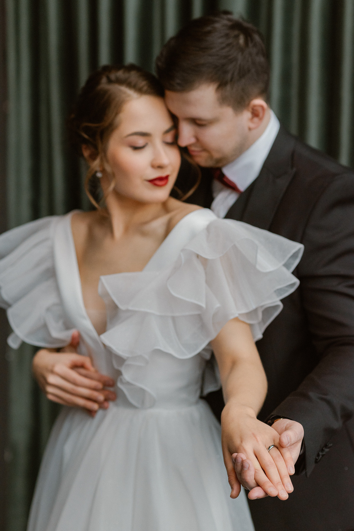 Фотосессия невесты Ирины в свадебном платье Сабина от салона Бонжур. Свадебный салон-ателье Бонжур в Минске Bonjour