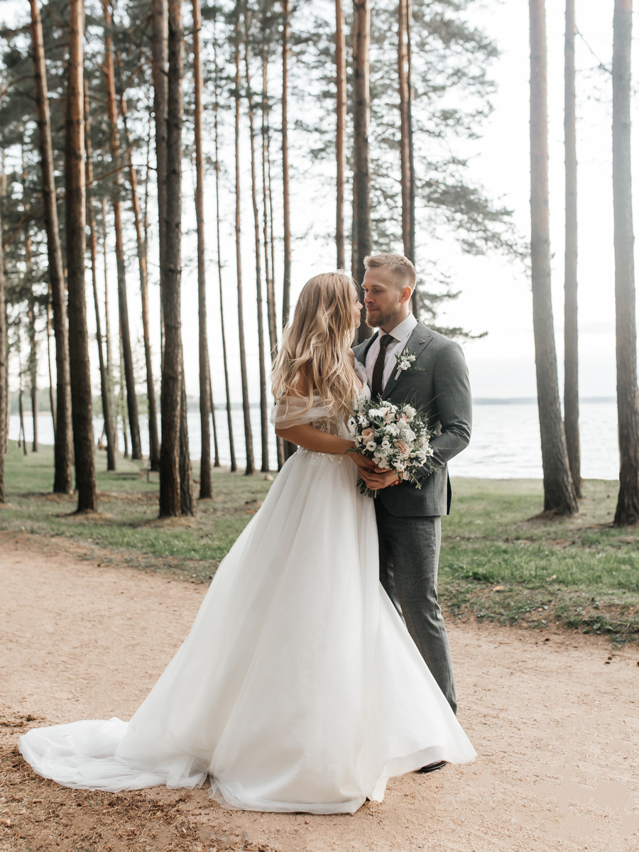 Виктория и Артем. Свадебный салон-ателье Бонжур в Минске Bonjour