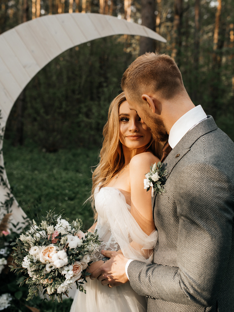 Виктория и Артем. Свадебный салон-ателье Бонжур в Минске Bonjour