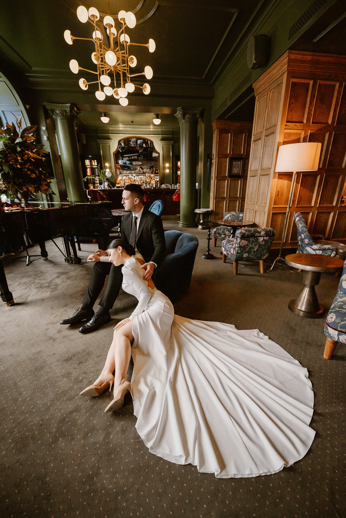 Фотосессия невесты Юли в свадебном платье Элей от салона-ателье Бонжур. Свадебный салон-ателье Бонжур в Минске Bonjour