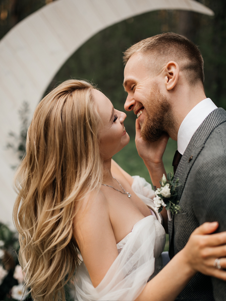 Виктория и Артем. Свадебный салон-ателье Бонжур в Минске Bonjour