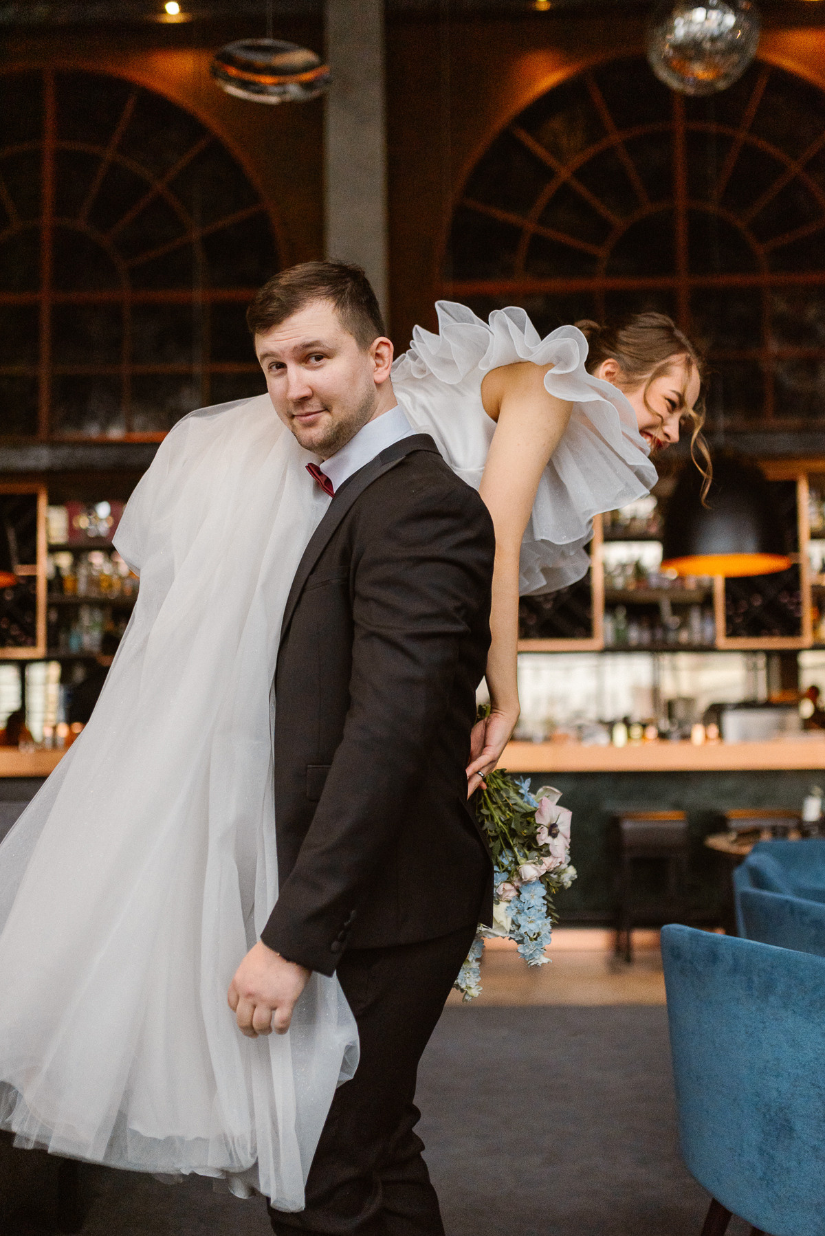 Фотосессия невесты Ирины в свадебном платье Сабина от салона Бонжур. Свадебный салон-ателье Бонжур в Минске Bonjour