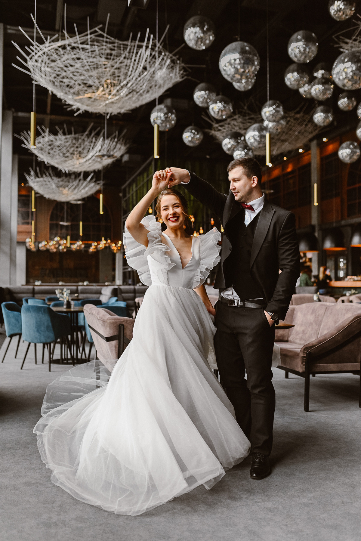 Фотосессия невесты Ирины в свадебном платье Сабина от салона Бонжур. Свадебный салон-ателье Бонжур в Минске Bonjour