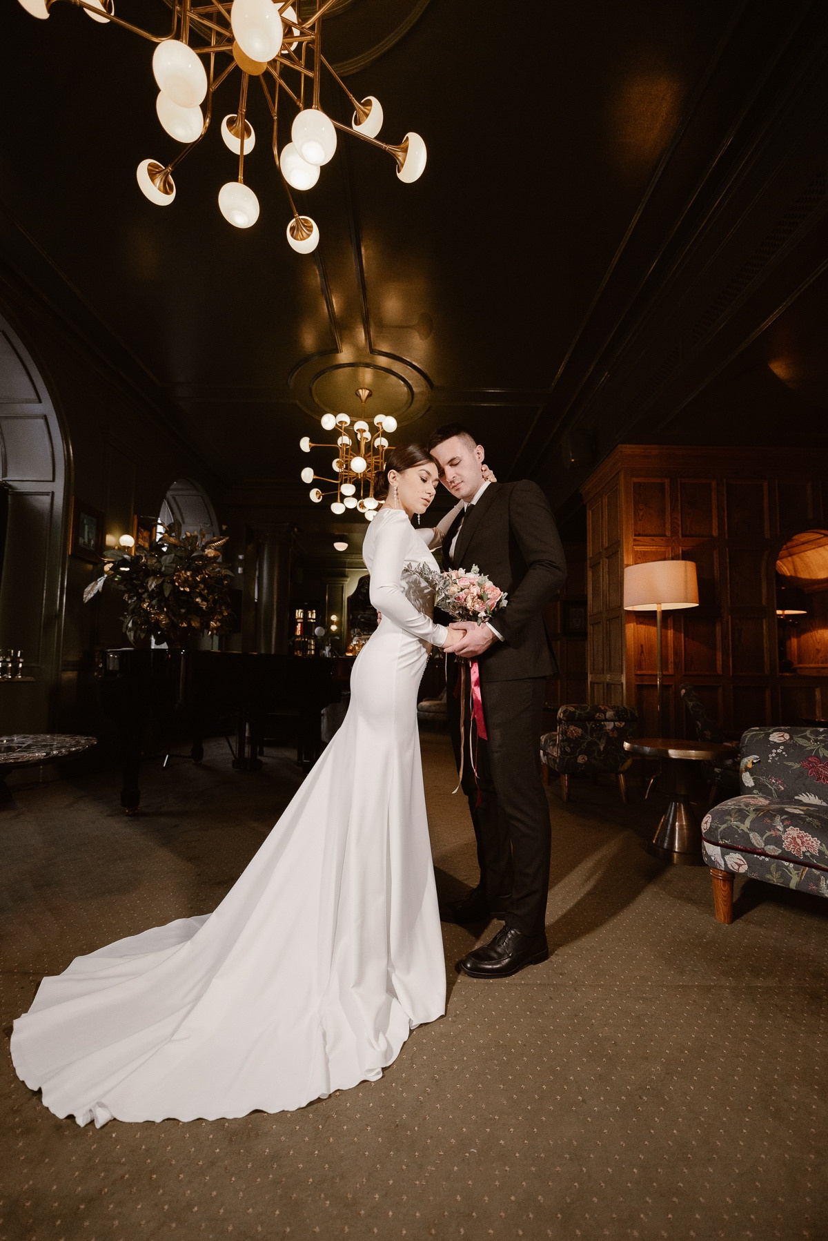 Фотосессия невесты Юли в свадебном платье Элей от салона-ателье Бонжур. Свадебный салон-ателье Бонжур в Минске Bonjour