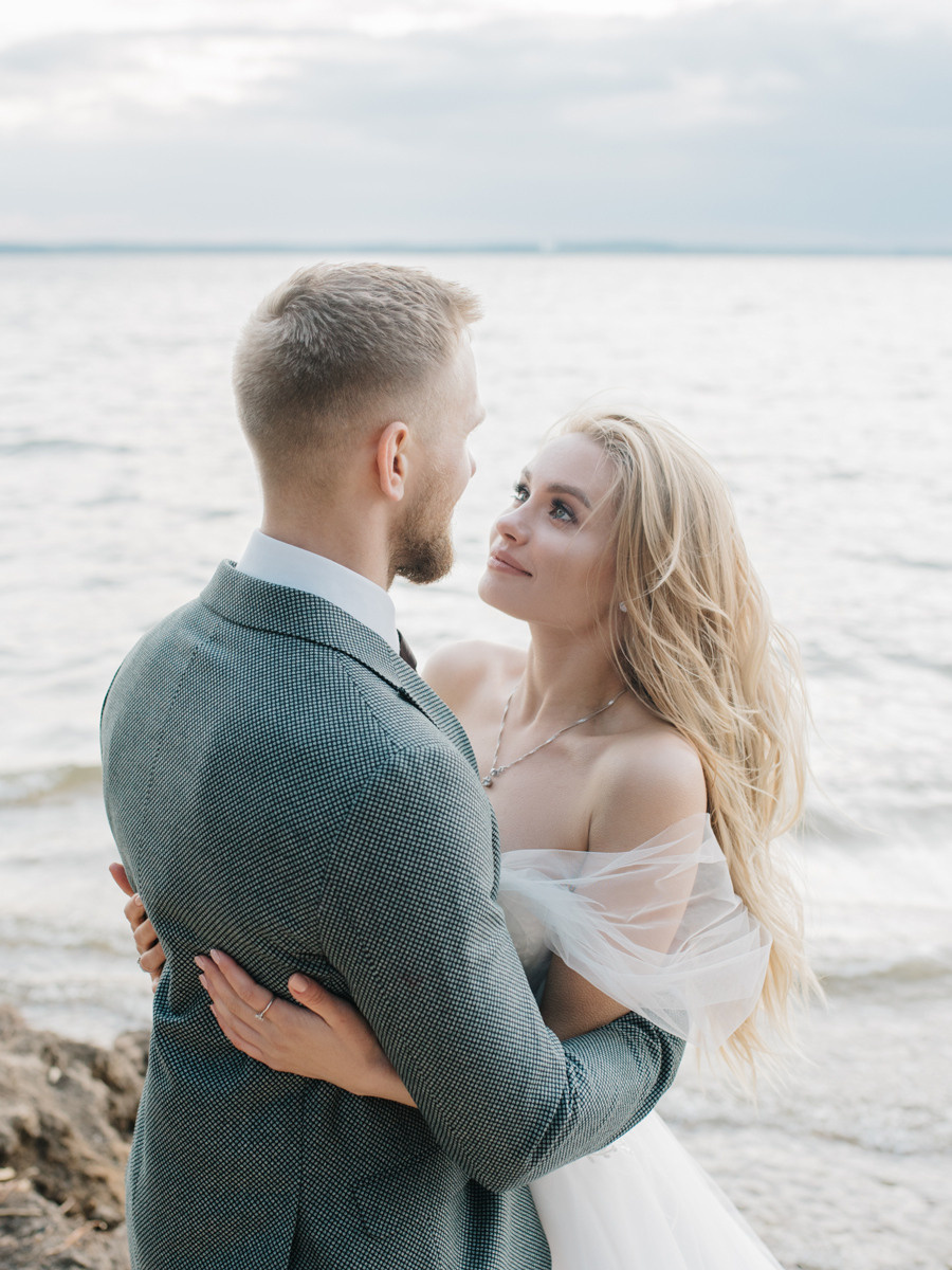 Виктория и Артем. Свадебный салон-ателье Бонжур в Минске Bonjour