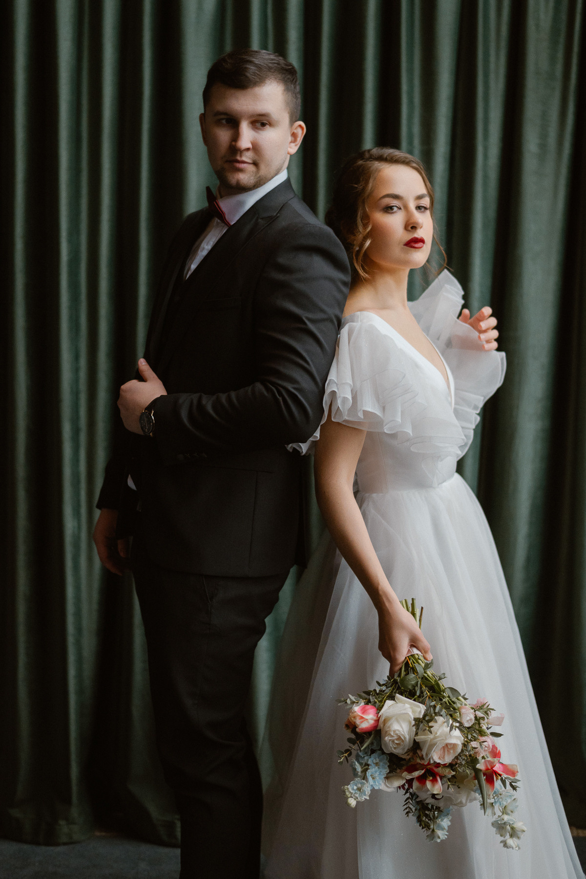 Фотосессия невесты Ирины в свадебном платье Сабина от салона Бонжур. Свадебный салон-ателье Бонжур в Минске Bonjour