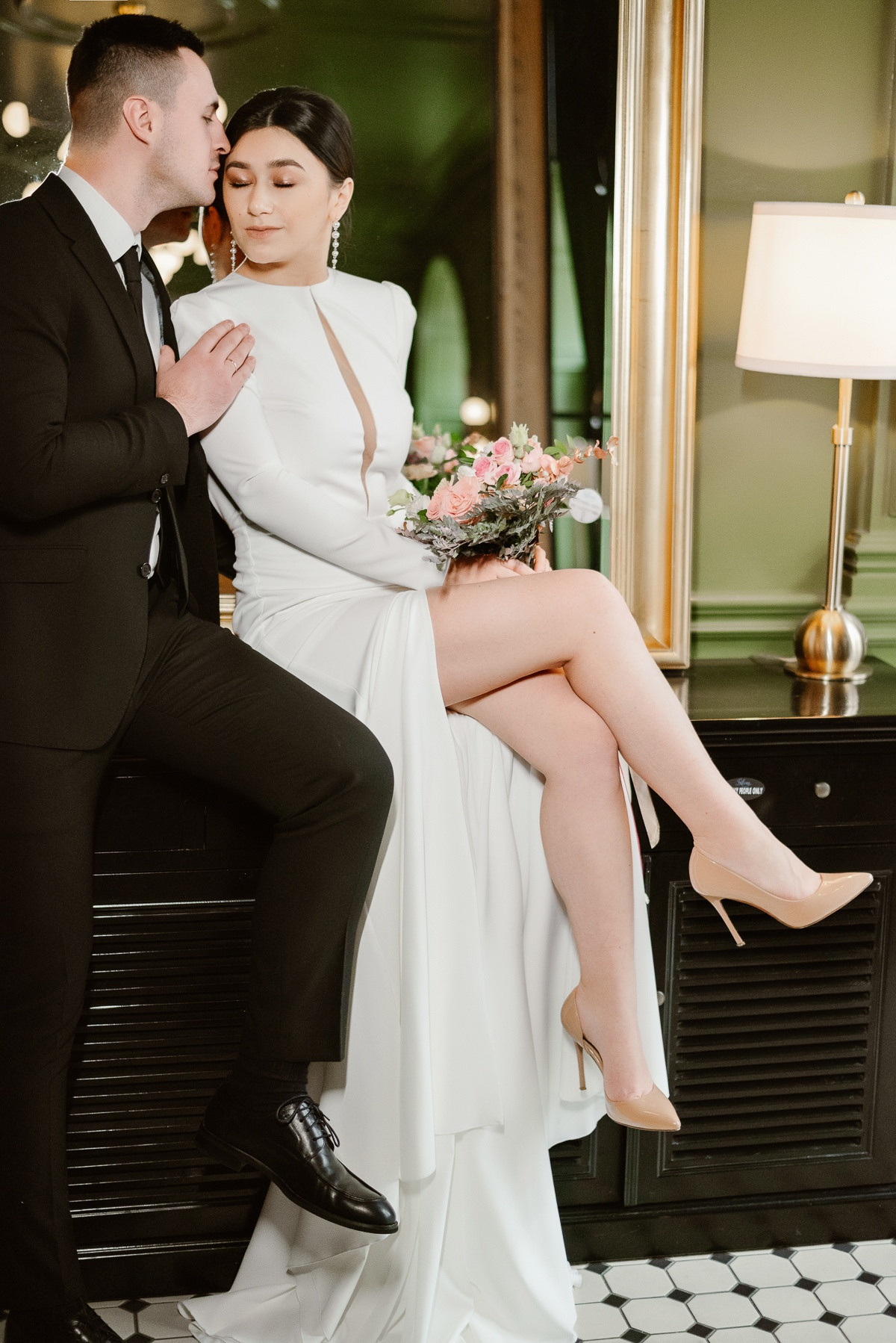 Фотосессия невесты Юли в свадебном платье Элей от салона-ателье Бонжур. Свадебный салон-ателье Бонжур в Минске Bonjour