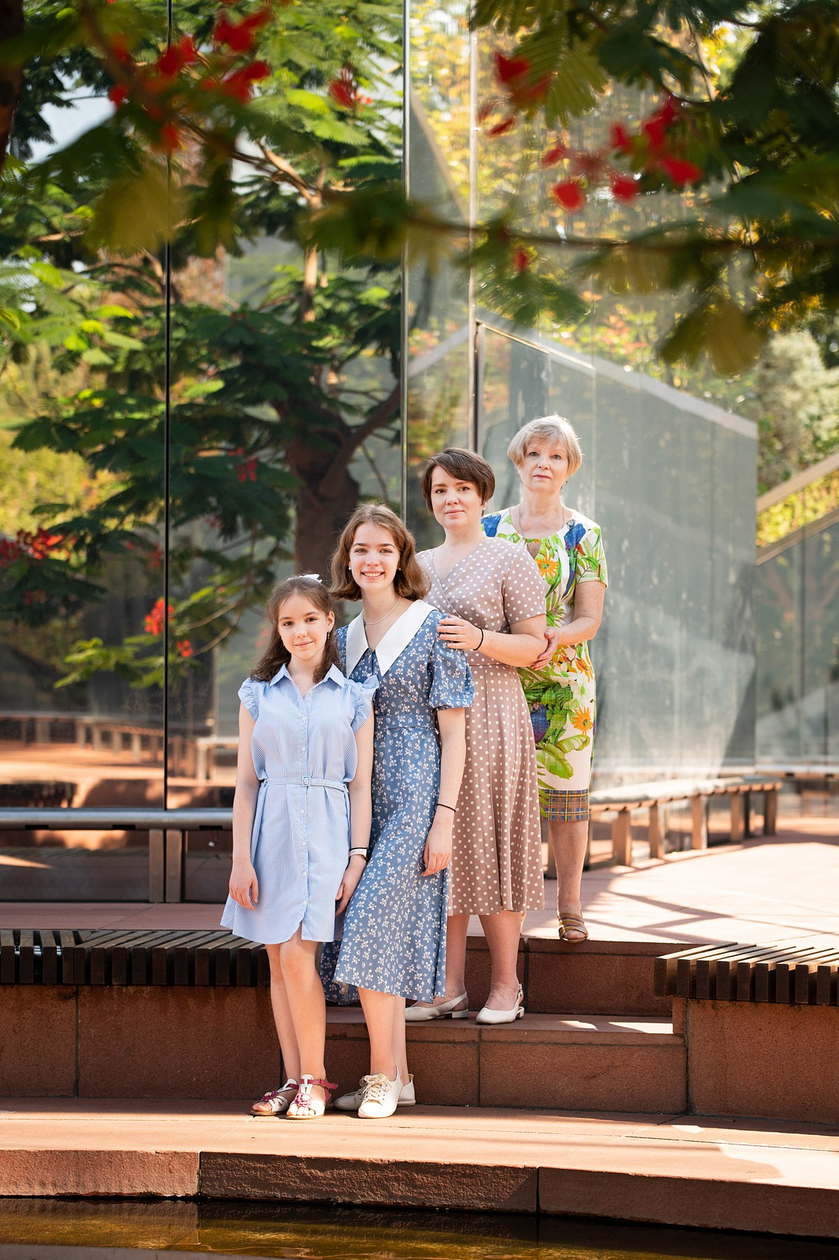 Семья на фотопрогулке в парке Галицкого - летняя фотосессия