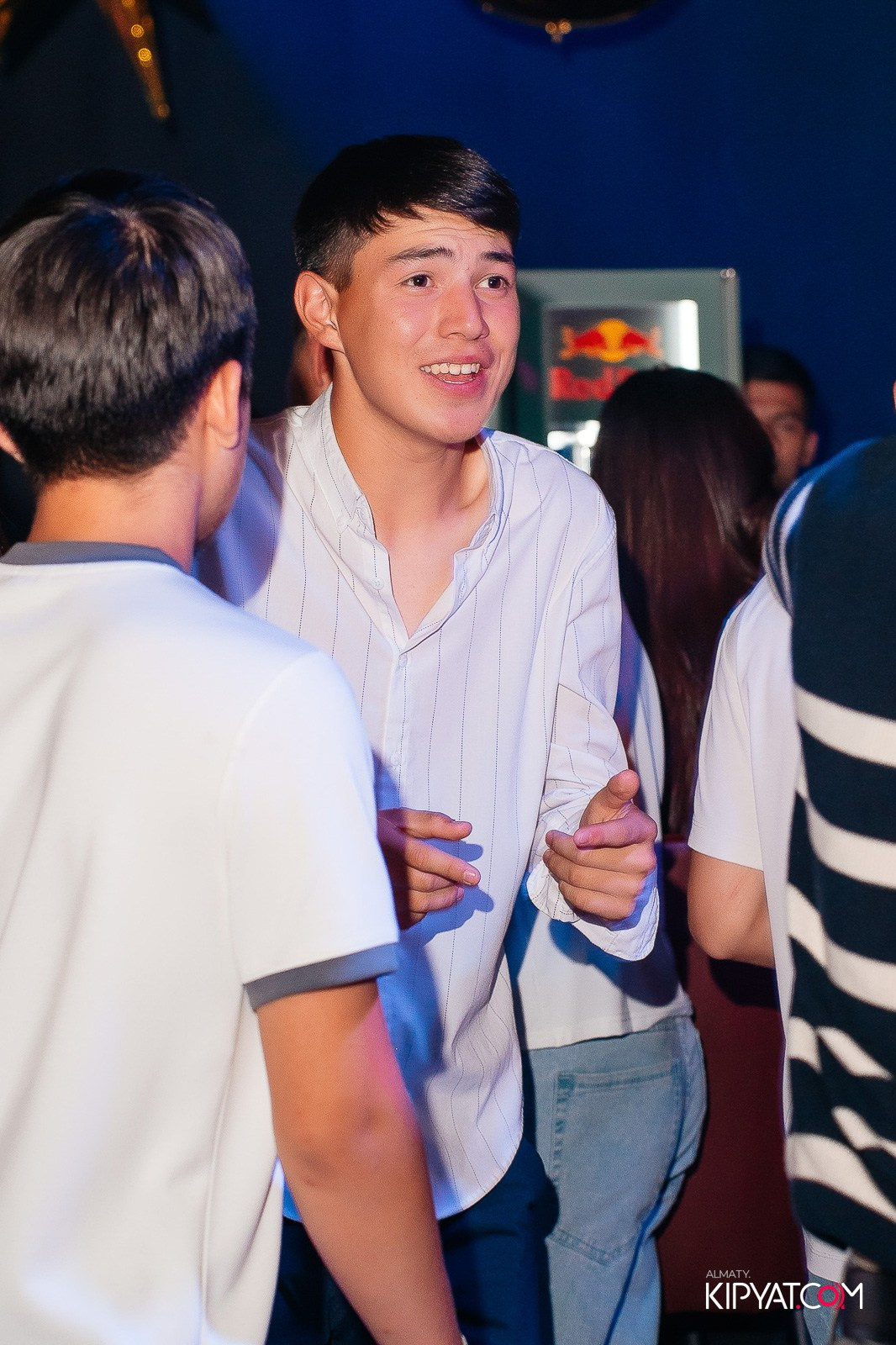 UYAT EMES BAR. КИПЯТКОМ АЛМАТЫ!