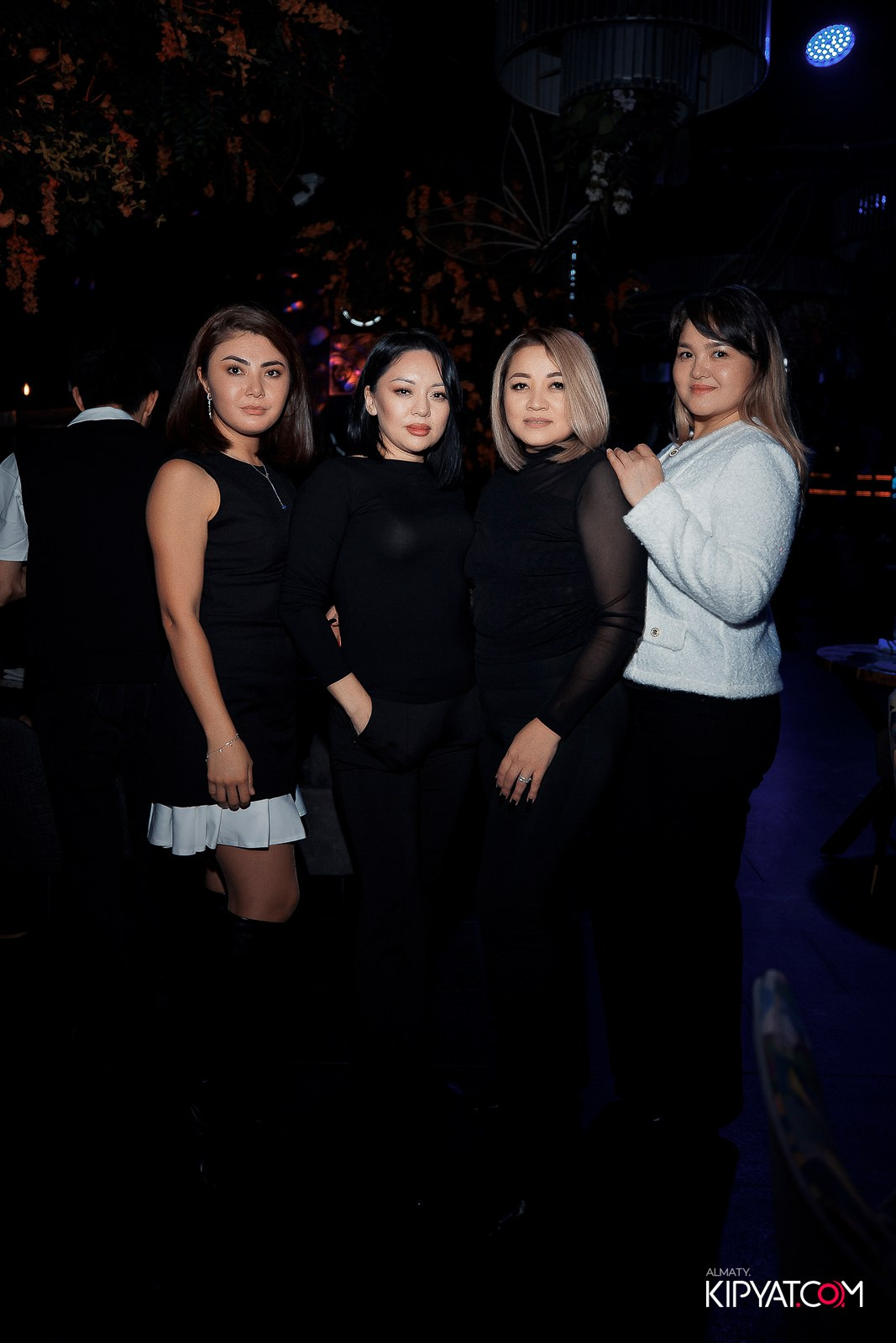 FRIENDS BAR & TERRACE. КИПЯТКОМ АЛМАТЫ!