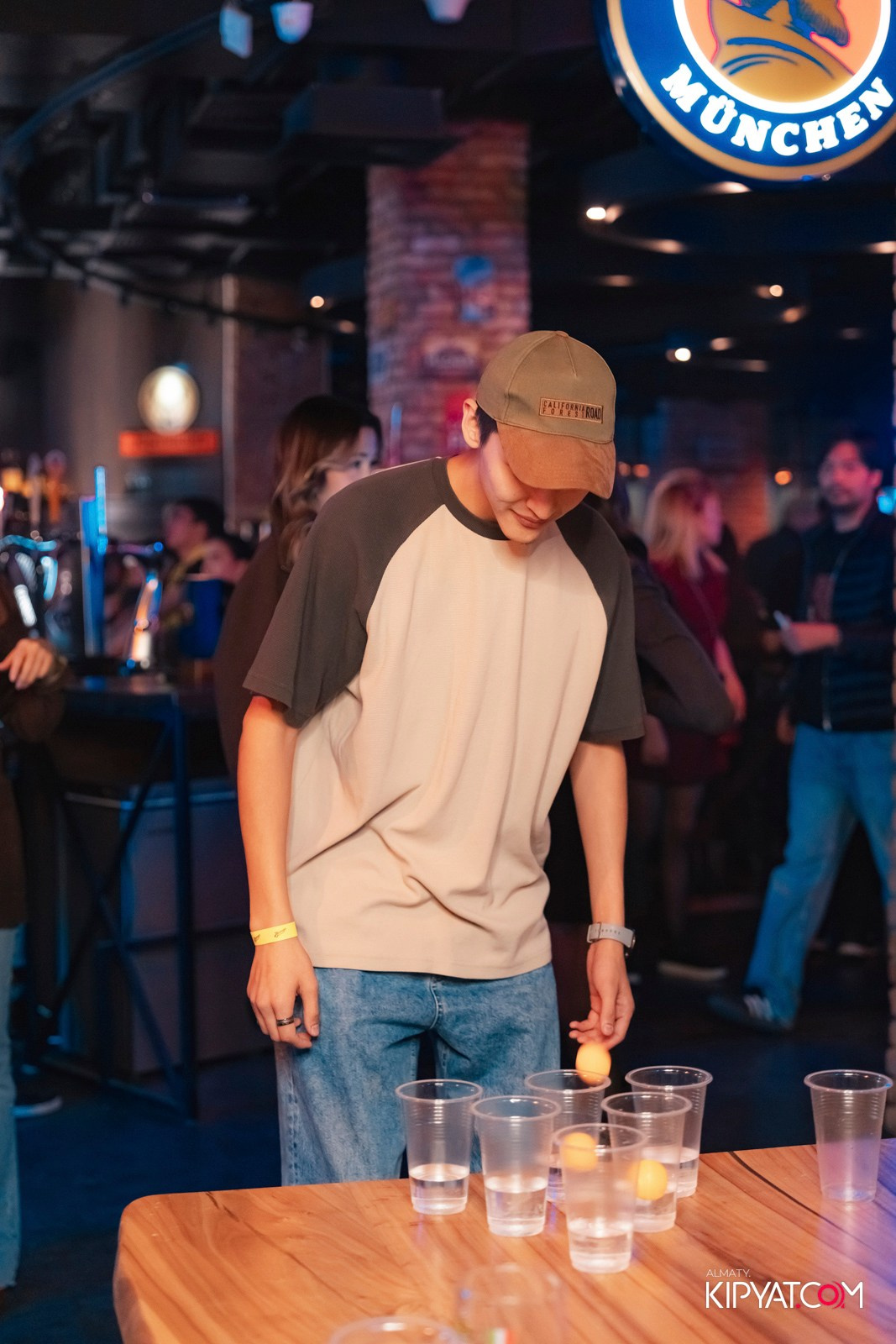 HARVEY'S PUB. КИПЯТКОМ АЛМАТЫ!