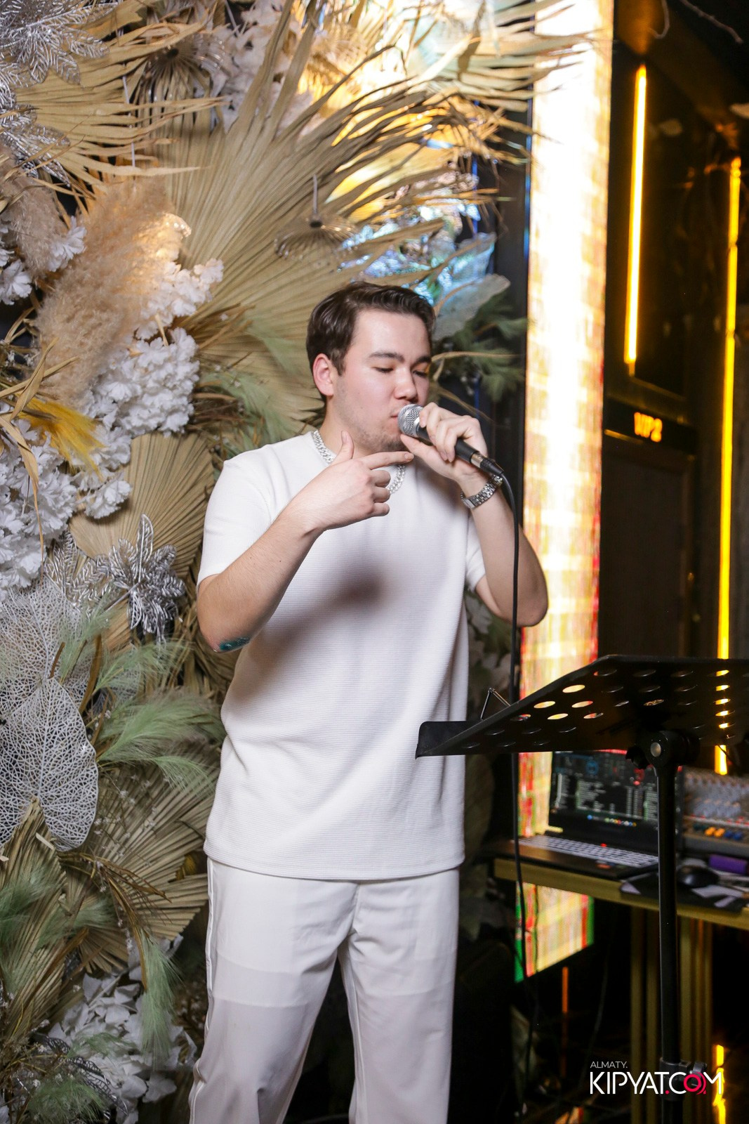 БАР ПАНАЕХАЛИ НА ДОСТЫК. КИПЯТКОМ АЛМАТЫ!