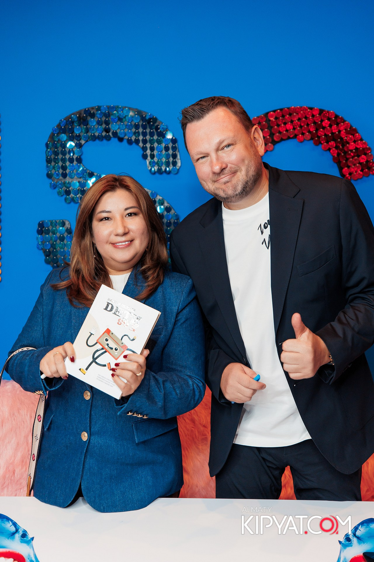 ПРЕЗЕНТАЦИЯ КНИГИ ВИКТОРА ЕЛИСЕЕВА. КИПЯТКОМ АЛМАТЫ!