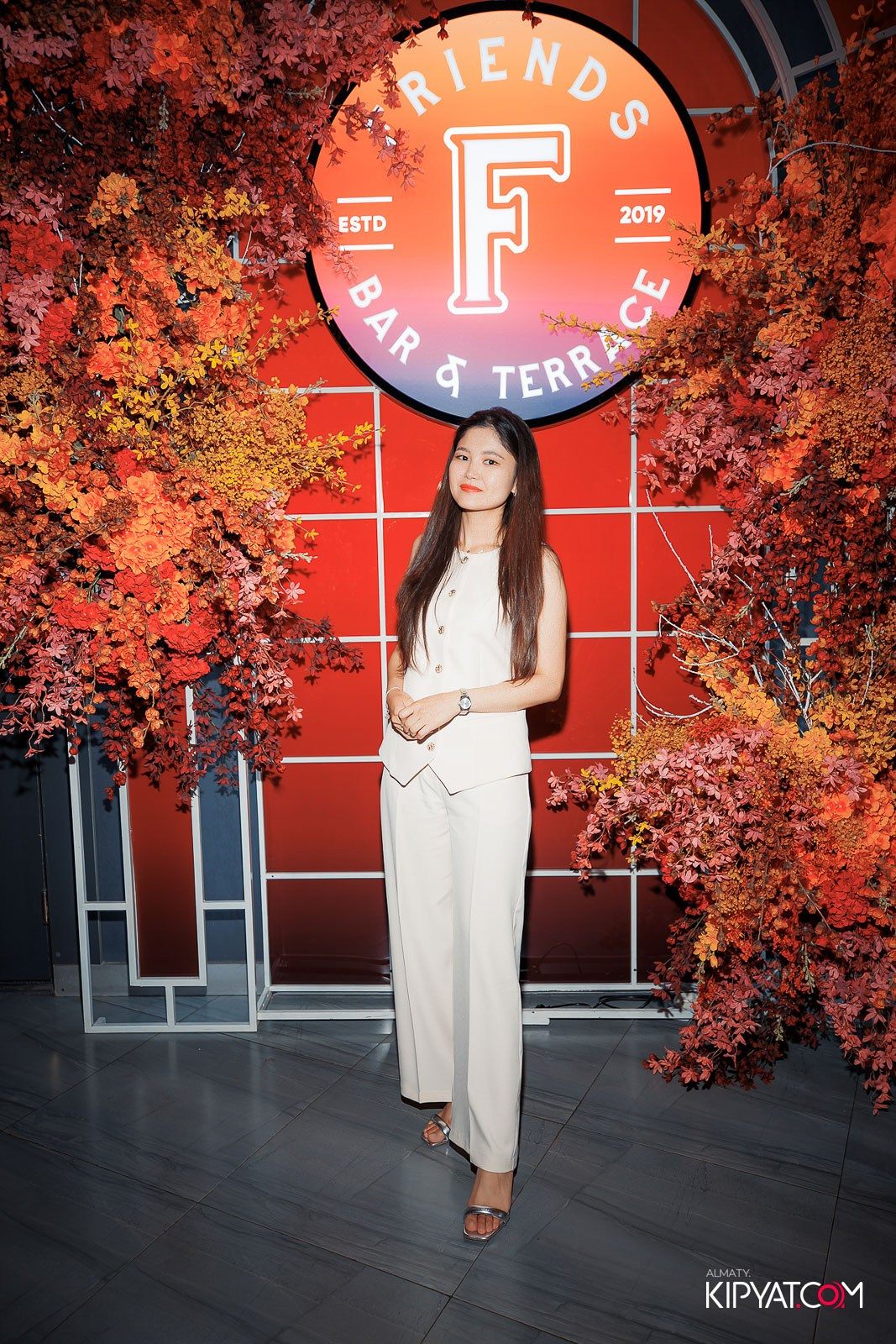 FRIENDS BAR & TERRACE. КИПЯТКОМ АЛМАТЫ!