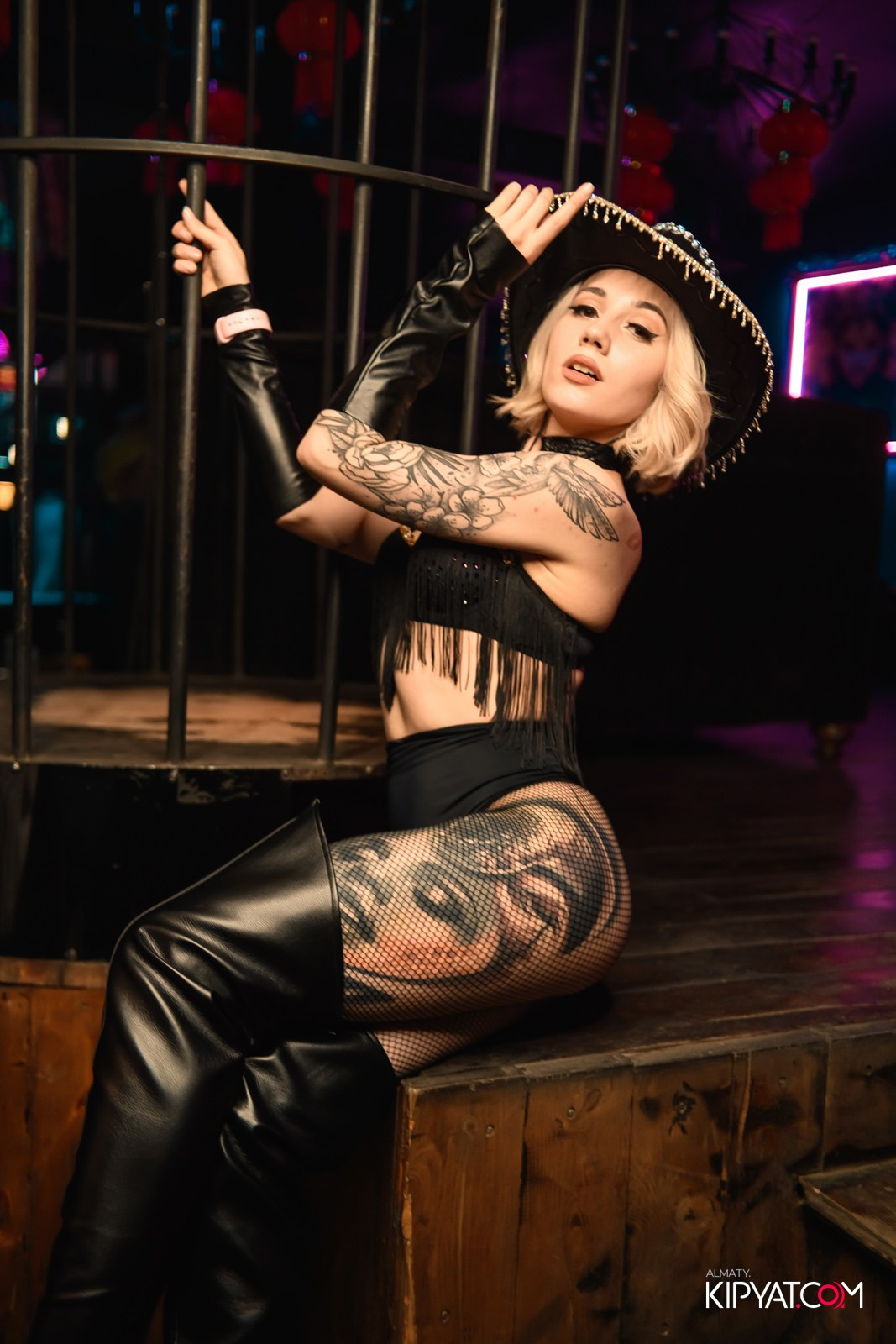 UYAT EMES BAR. КИПЯТКОМ АЛМАТЫ!