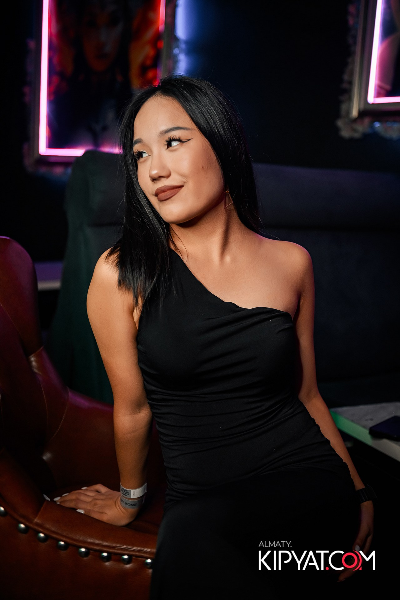 UYAT EMES BAR. КИПЯТКОМ АЛМАТЫ!