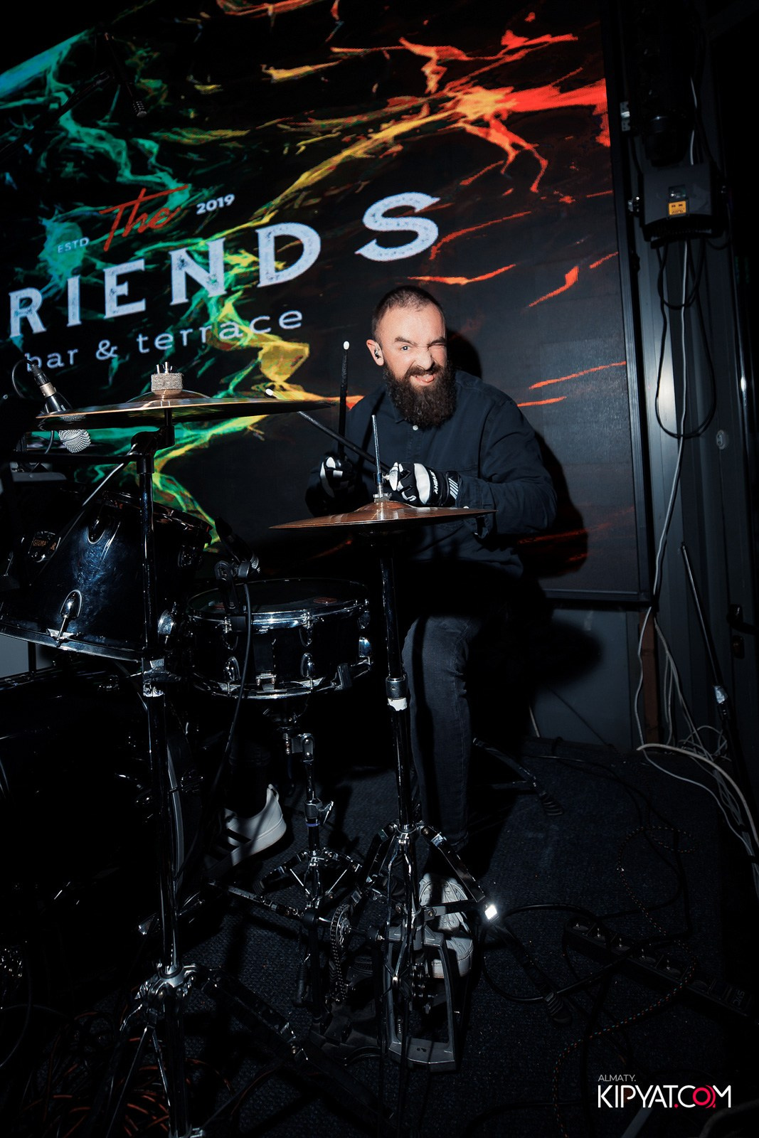 FRIENDS BAR & TERRACE. КИПЯТКОМ АЛМАТЫ!