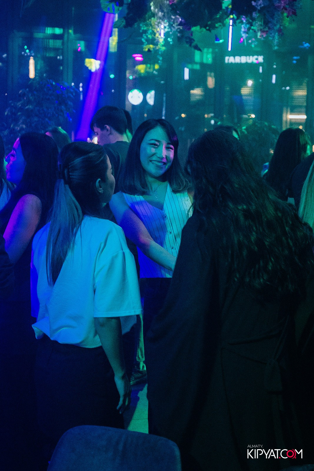 FRIENDS BAR & TERRACE. КИПЯТКОМ АЛМАТЫ!