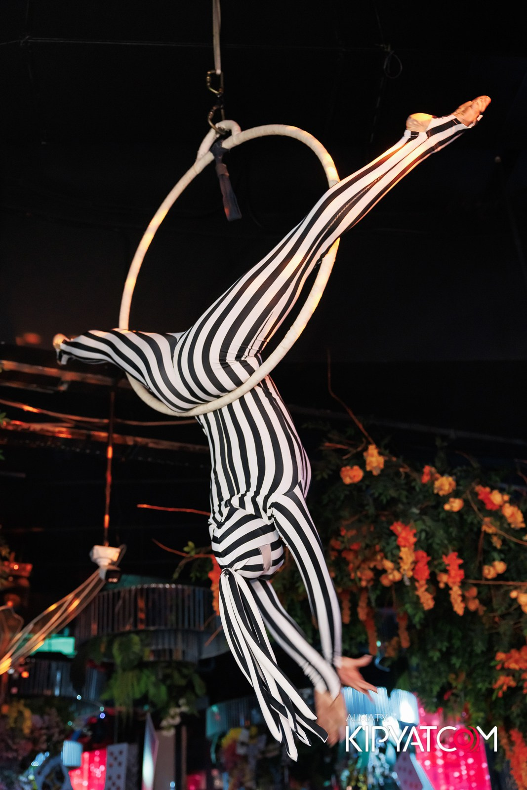 FRIENDS BAR & TERRACE. КИПЯТКОМ АЛМАТЫ!