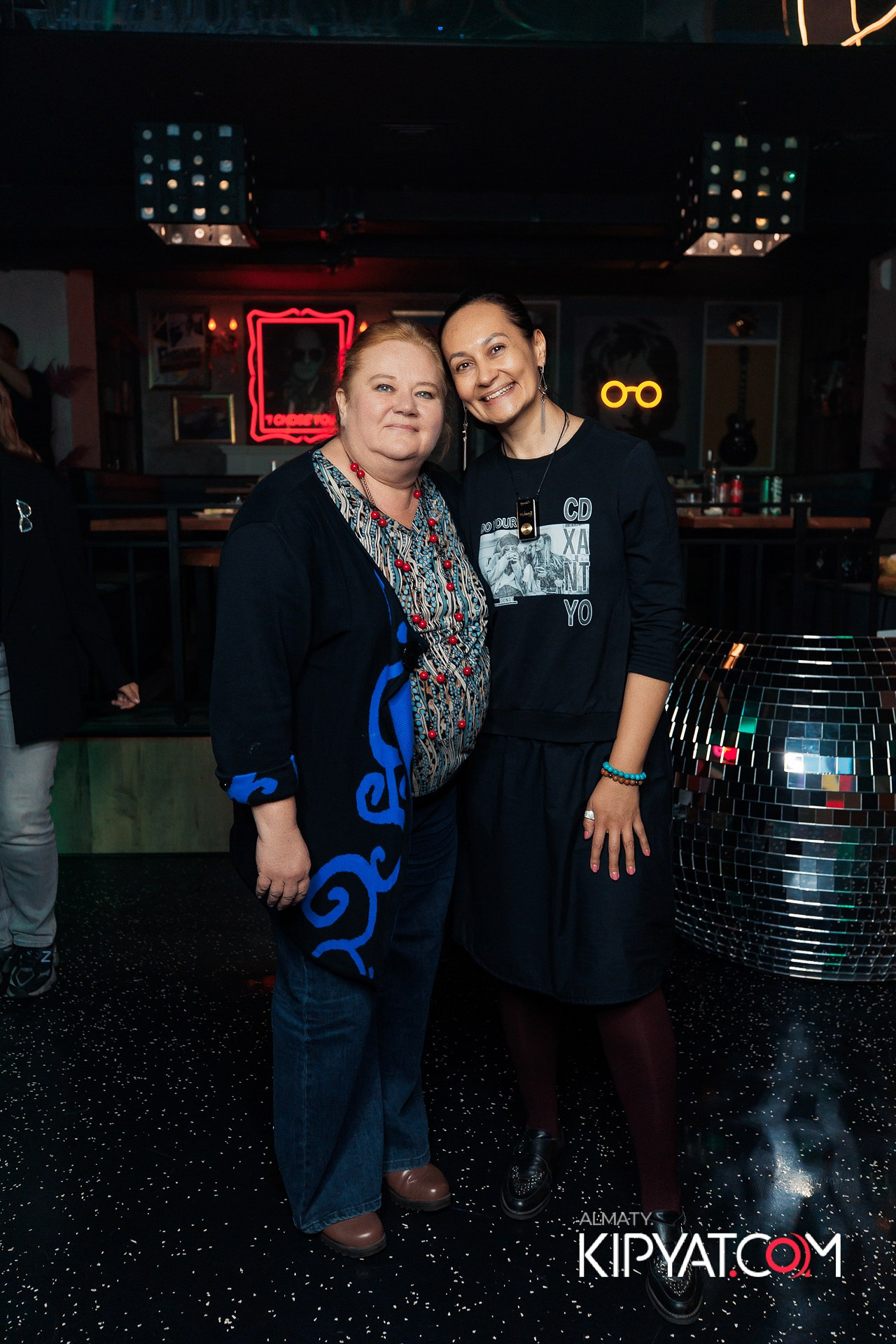 ПРЕЗЕНТАЦИЯ КНИГИ ВИКТОРА ЕЛИСЕЕВА. КИПЯТКОМ АЛМАТЫ!