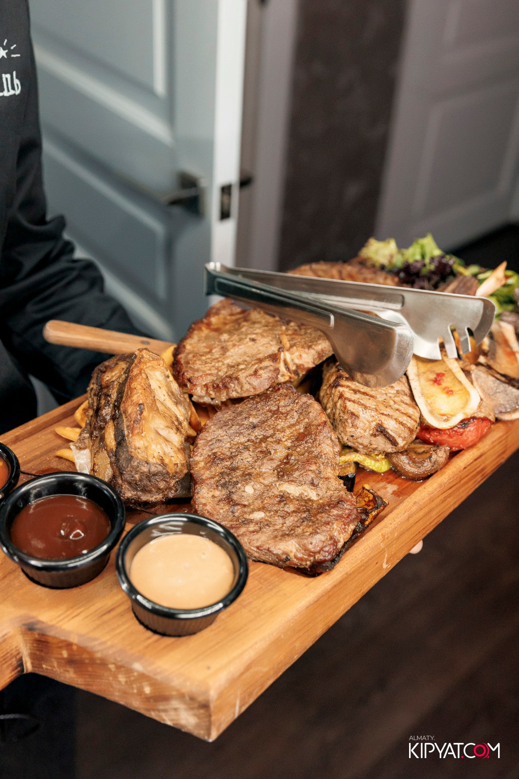 УХО И МЕДВЕДЬ НА ГАГАРИНА. КИПЯТКОМ АЛМАТЫ!