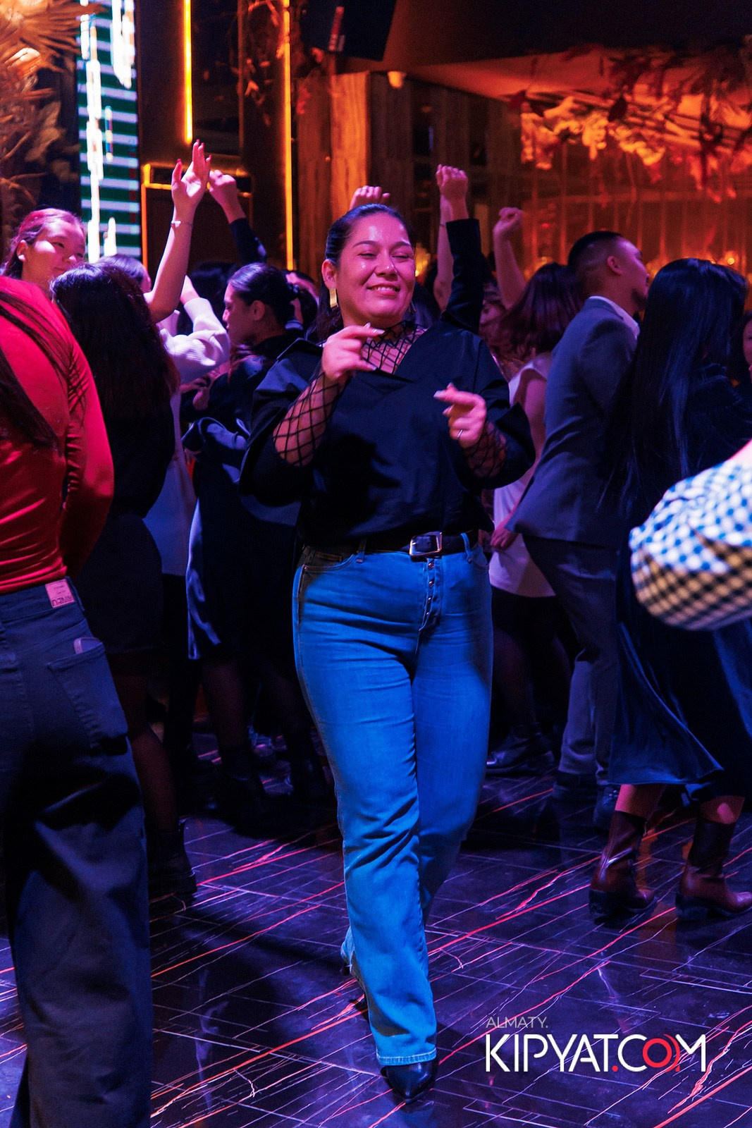 БАР ПАНАЕХАЛИ НА ДОСТЫК. КИПЯТКОМ АЛМАТЫ!