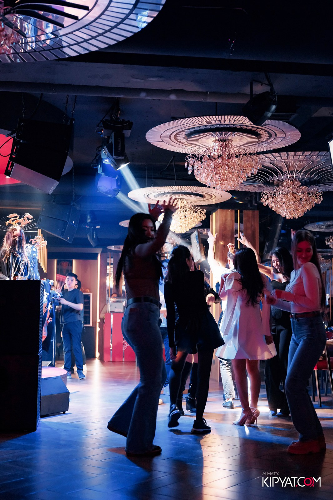 ЗАЯ, НА БИС. КИПЯТКОМ АЛМАТЫ!