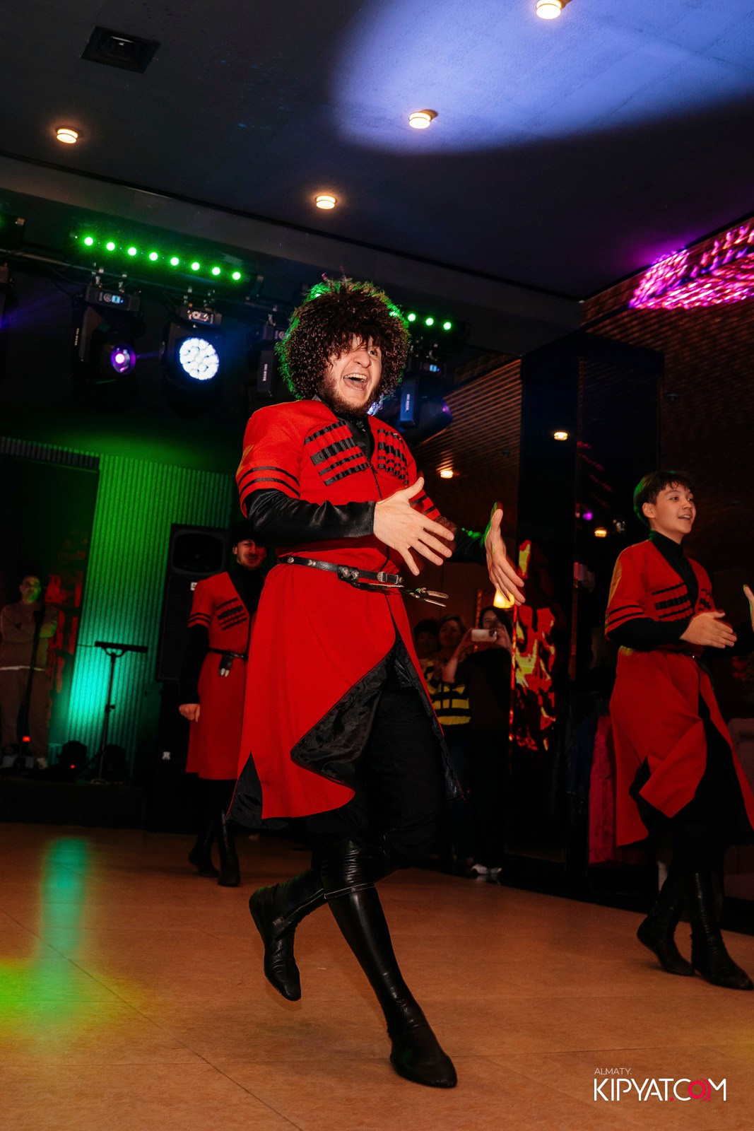 РЕСТОРАН ВЕСЕЛИДЗЕ НА АБАЯ. КИПЯТКОМ АЛМАТЫ!