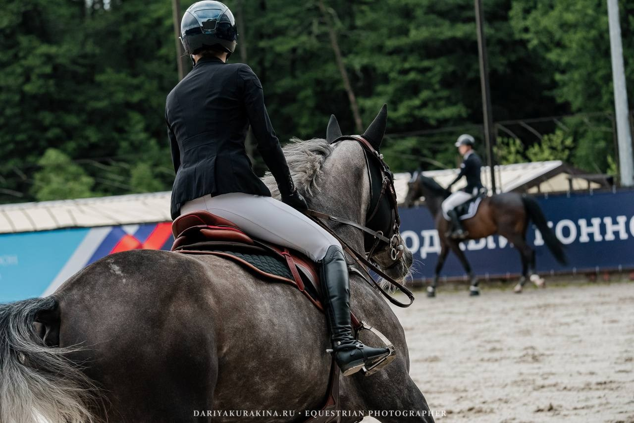 Международные соревнования по конкуру «БИЗНЕС НА КОНЕ». Куракина Дарья • Конный фотограф