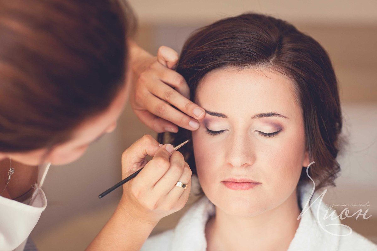 Организация свадьбы в Москве. Свадебное агентство ПИОН. Подобрать ресторан на свадьбу, ведущий на свадьбу, свадебный декор, свадебные фото. Микияж невесты