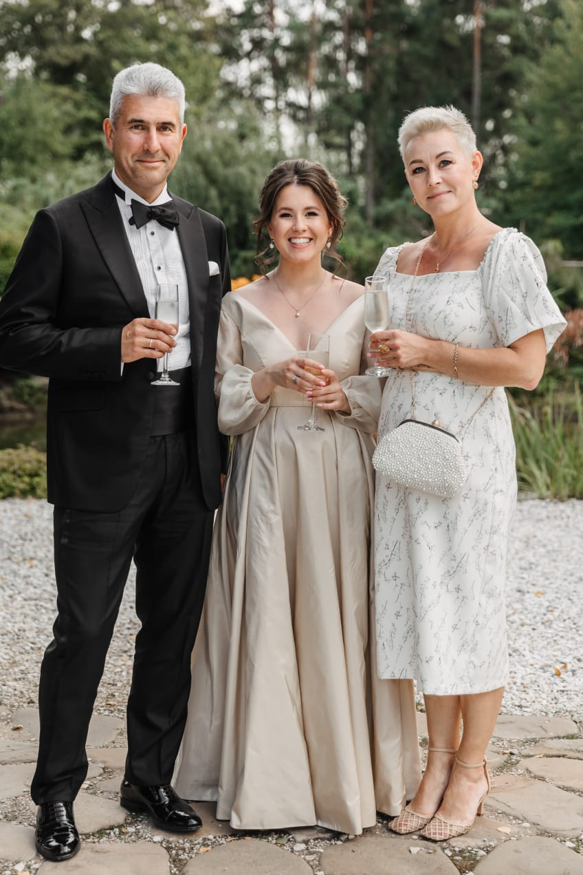 Организация свадьбы в Москве. Свадебное агентство ПИОН. Подобрать ресторан на свадьбу, ведущий на свадьбу, свадебный декор, свадебные фото. Родители на свадьбе