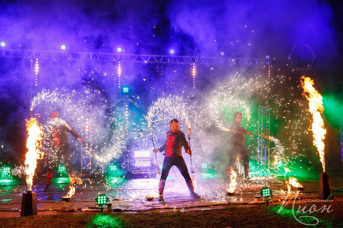 Организация свадьбы в Москве. Свадебное агентство ПИОН. Подобрать ресторан на свадьбу, ведущий на свадьбу, свадебный декор, свадебные фото. Шоу программа на свадьбу