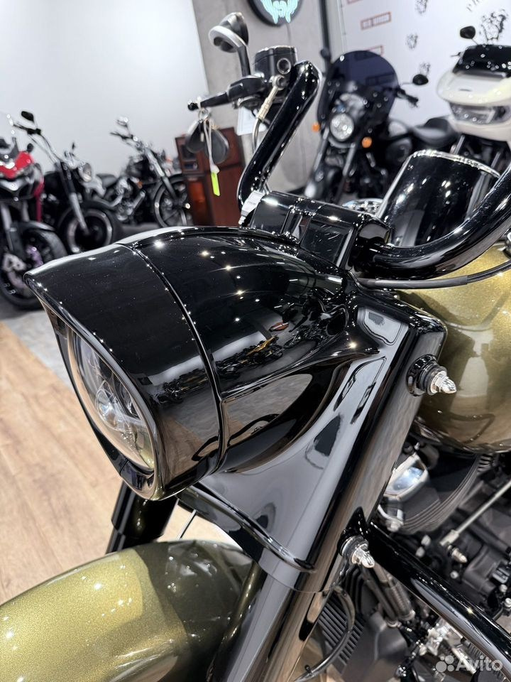 Купить Harley-Davidson 2017 Road King (Olive Gold) (Touring) — подробнее на сайте. Hello Davidson, Москва. Только хорошие мотоциклы…