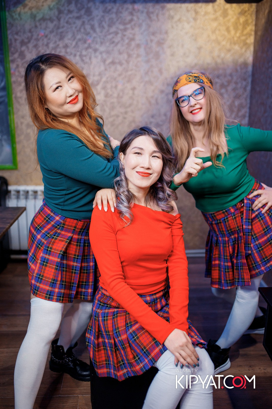 КАРАОКЕ-БАР РОЯЛЬ НА НУРМАКОВА. КИПЯТКОМ АЛМАТЫ!